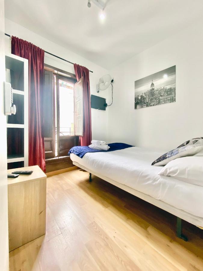 Gran Via Sol Rooms Мадрид Экстерьер фото